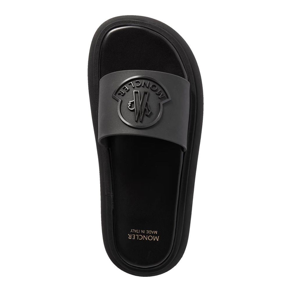 Chinelos com logotipo da Moncler