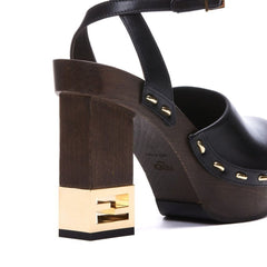 Fendi Scarpins de Couro com Salto Decorativo