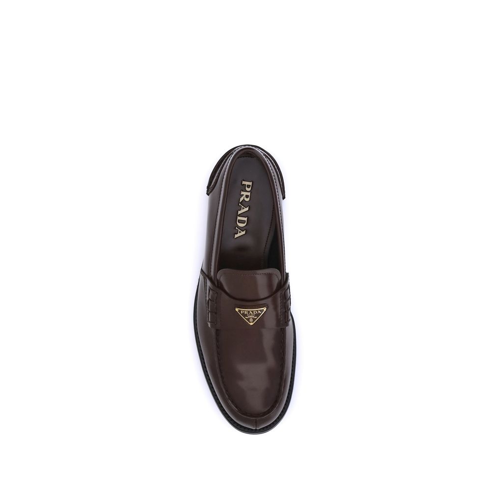 Mocassins Prada com placa triangular